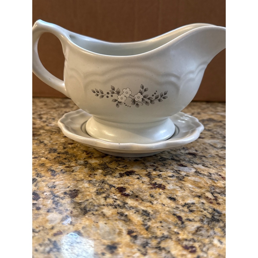 Pfaltzgraff Remembrance Gravy‎ Boat and Underplate Set Floral Stoneware USA 426
